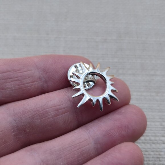 Sterling Silver Radiant Sun Pin A4668 - Picture 2 of 6